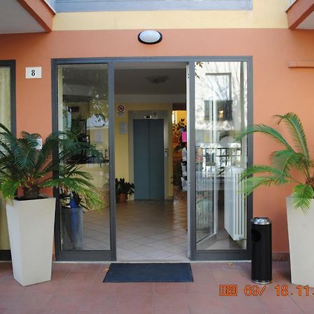 Hotel Frida Римини Экстерьер фото