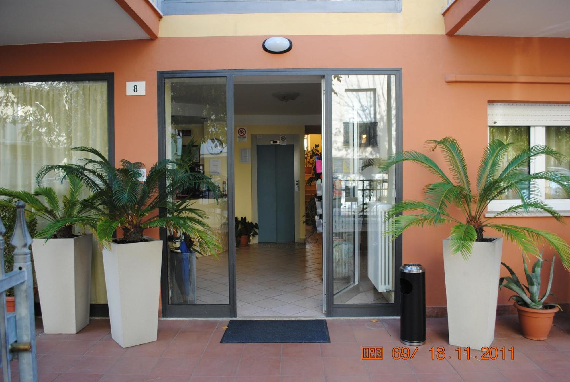 Hotel Frida Римини Экстерьер фото